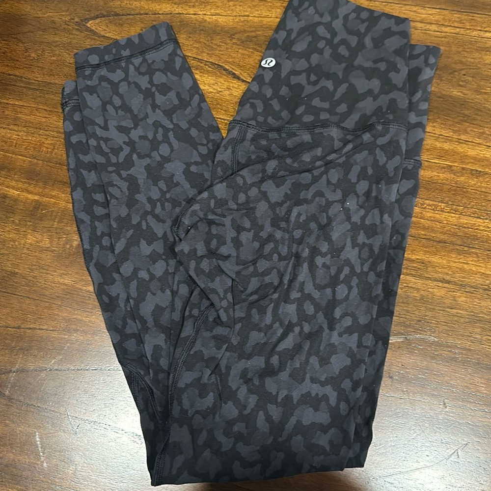 Align size 4 lululemon leggings 28”
